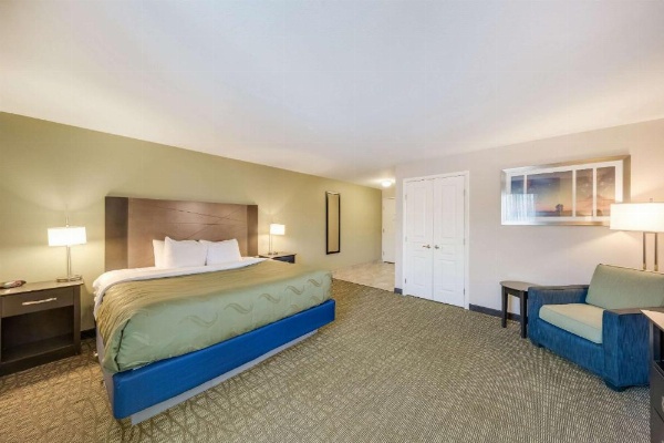 Quality Inn & Suites image 15