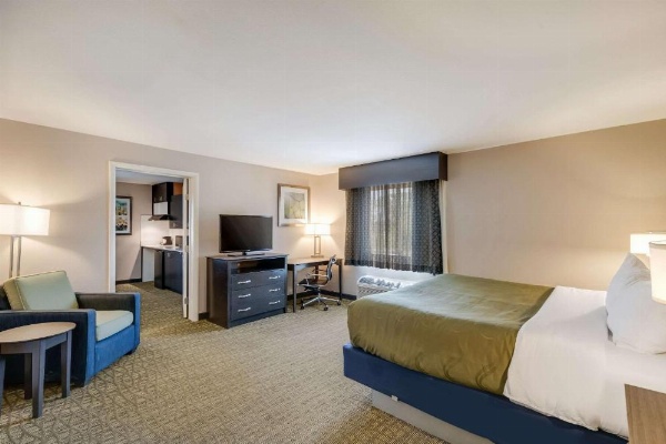 Quality Inn & Suites image 17