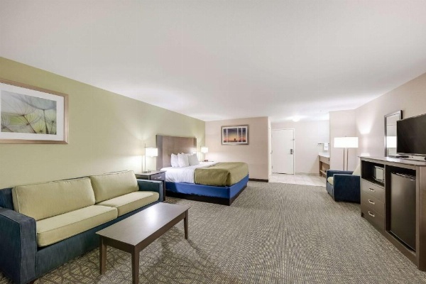 Quality Inn & Suites image 18
