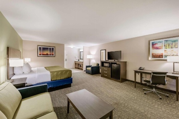 Quality Inn & Suites image 19