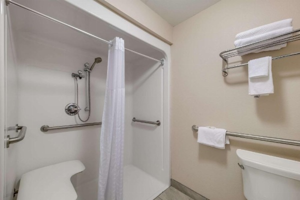 Quality Inn & Suites image 27