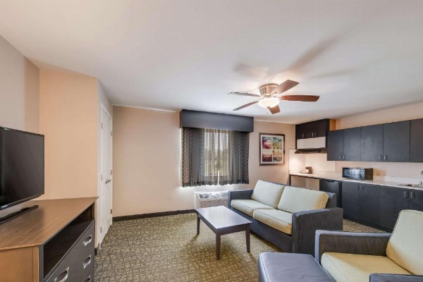 Quality Inn & Suites image 32