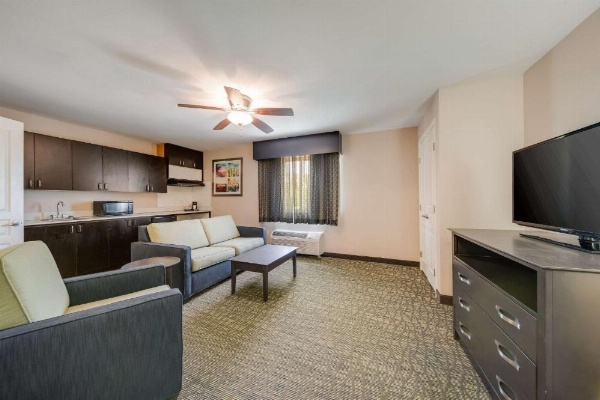 Quality Inn & Suites image 33